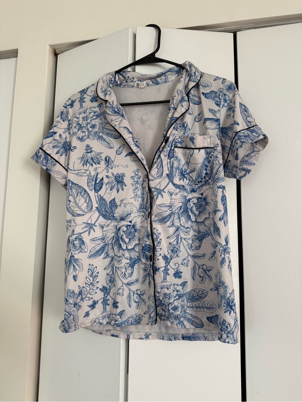 Blue Floral Short-Sleeve Women’s Button-Front Top
